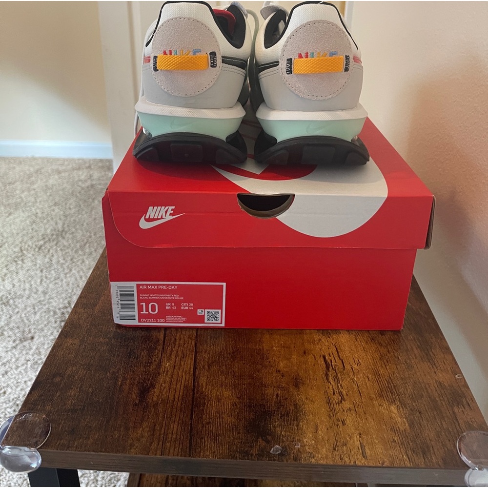 Men’s size 10 brand new never worn Nike Air Max pre day